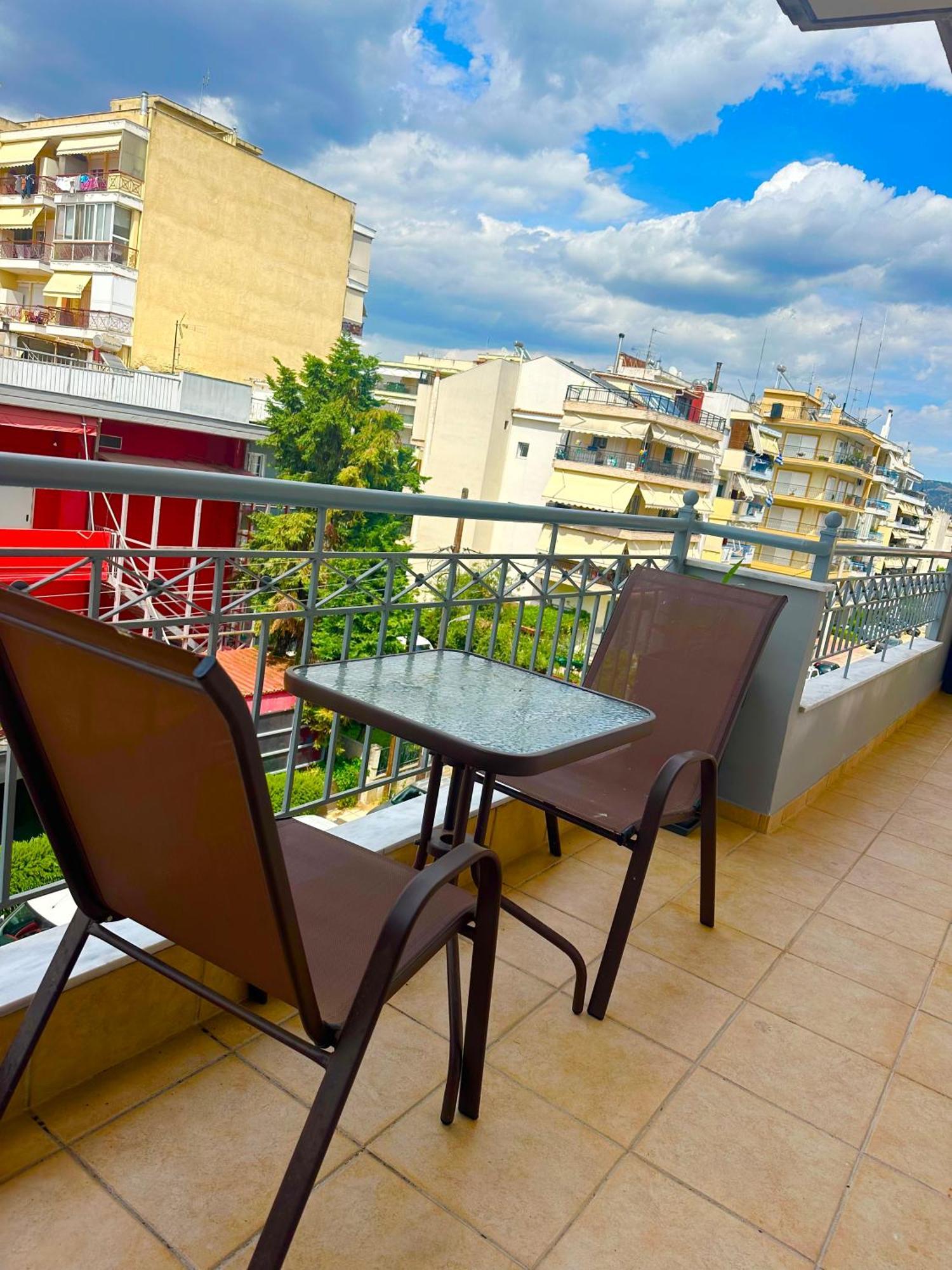 Κατάλυμα Στο Δεύτερο Όροφο Thessaloniki Exterior photo